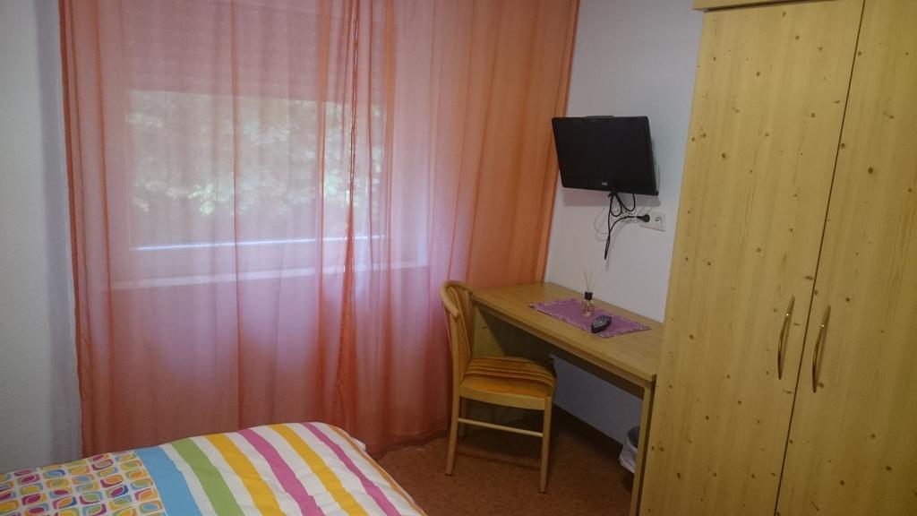 Gasthof Wilhelm Tell Fremdenzimmer Zirndorf Bagian luar foto