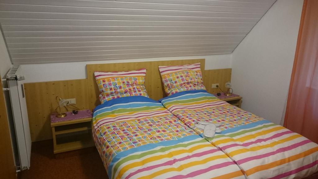 Gasthof Wilhelm Tell Fremdenzimmer Zirndorf Bagian luar foto