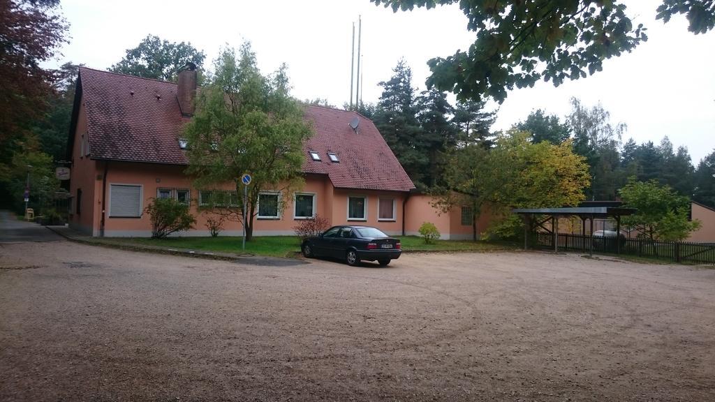 Gasthof Wilhelm Tell Fremdenzimmer Zirndorf Bagian luar foto